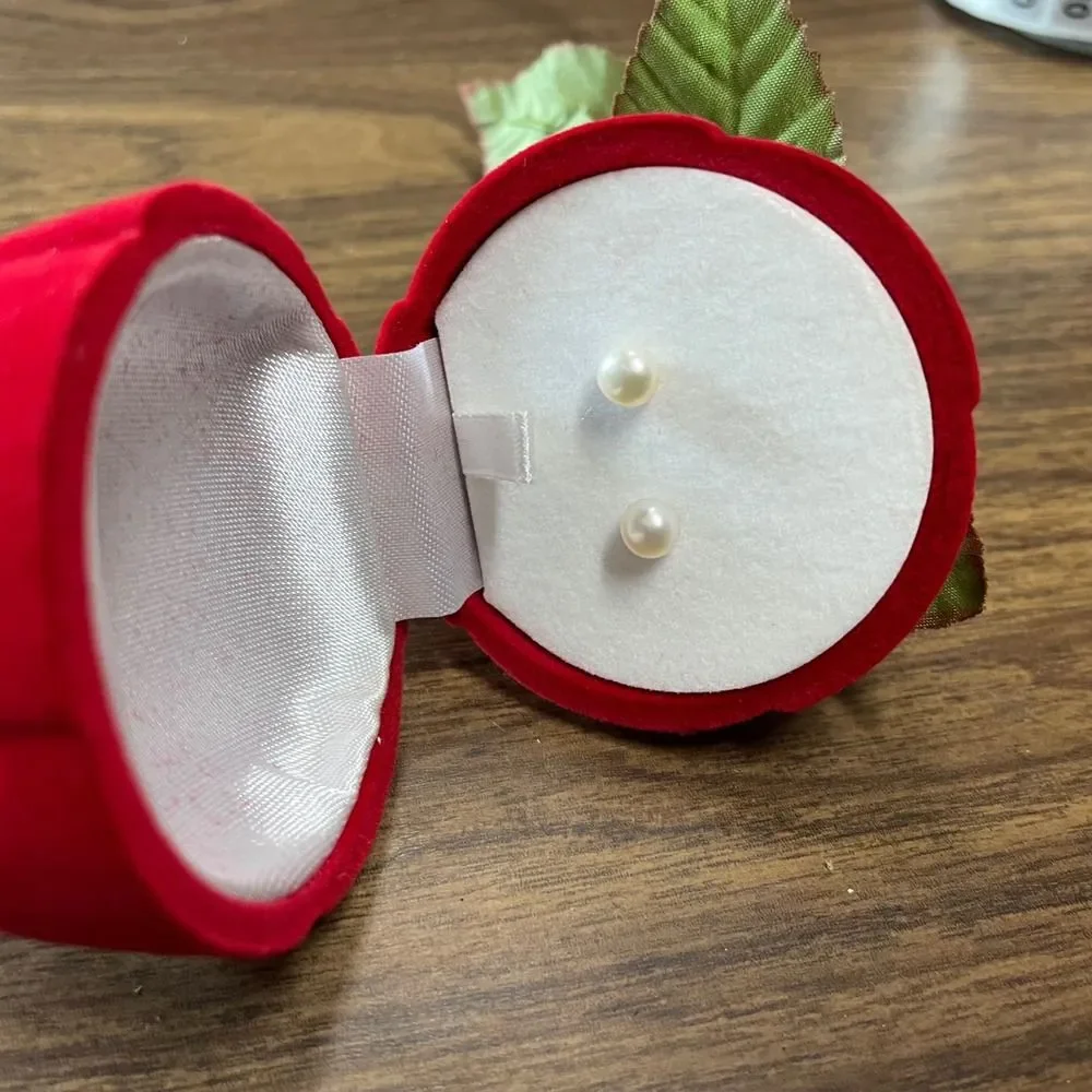 Avon Red Rose Velvet Ring Earring‎ Jewelry Box Valentine's Day Gift